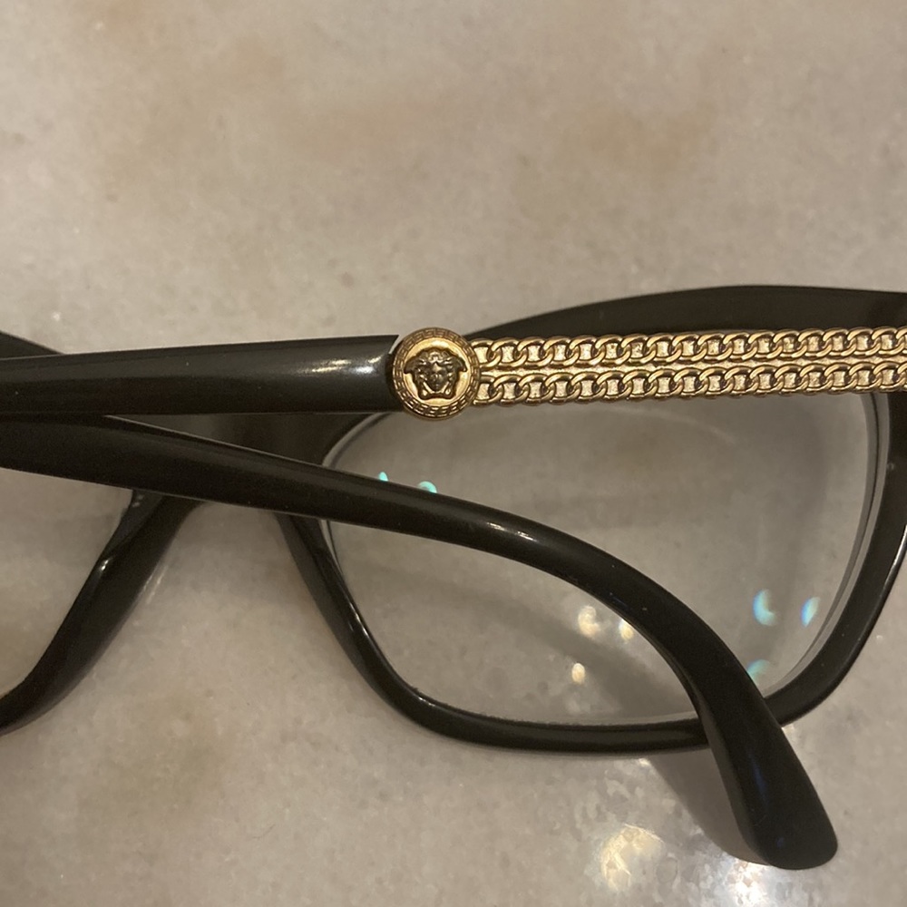 Versace - Picture 3 of 7